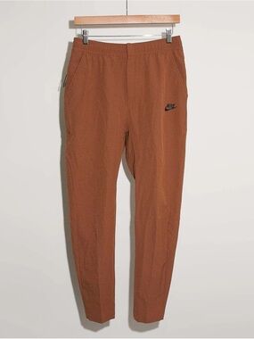 Nike Men's Sportswear Woven Tapered Commuter Pants - NEW WITHOUT TAGS - MEN’s L